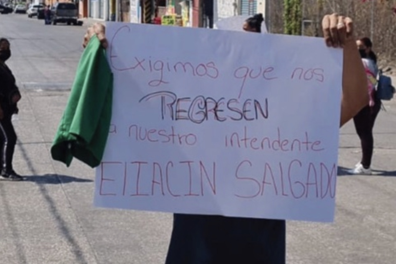 Cierran escuela y calle como protesta en Zacatepec