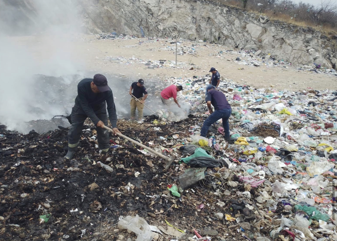 Negligencia del ayuntamiento de Tlaquiltenango, pudo evitar incendio de basurero: recolectores 