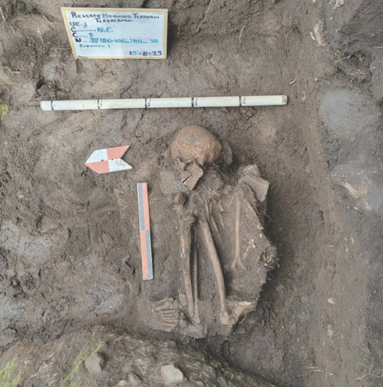 Descubrimiento de entierro prehispánico en Tlayacapan gracias a las lluvias