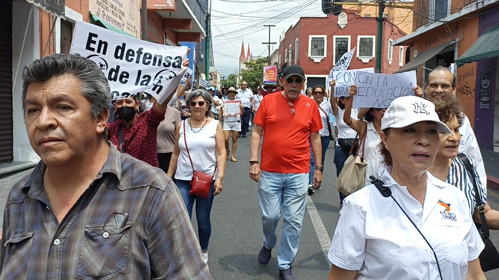 Marcha en Cuernavaca en contra de los Libros de Texto Gratuitos
