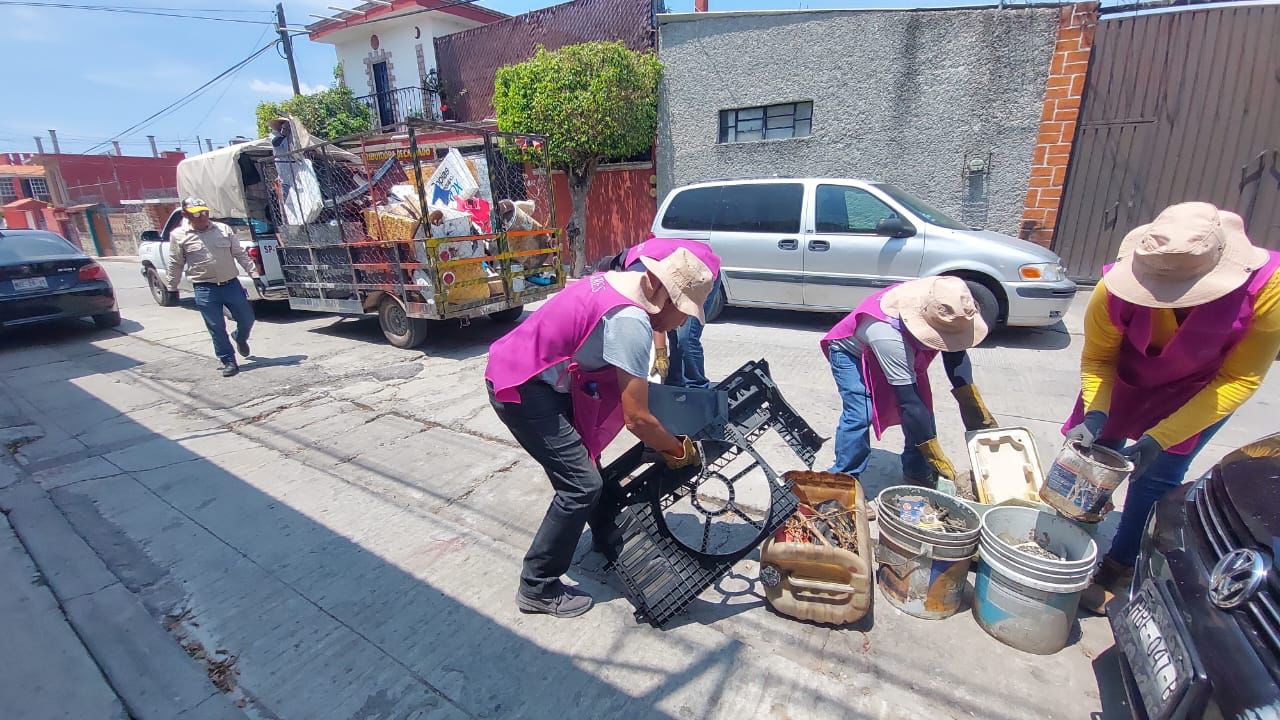 Alcalde Rafael Reyes supervisa trabajos de descacharrización para prevenir dengue en Jiutepec