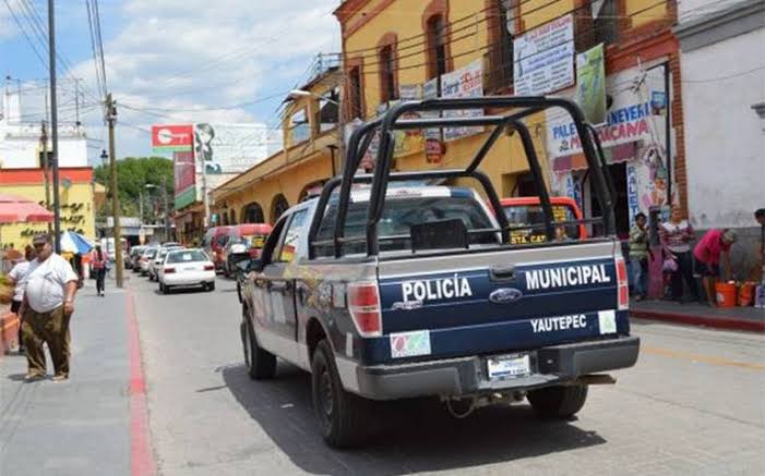 Policías de Yautepec exigen a diputados aumento salarial