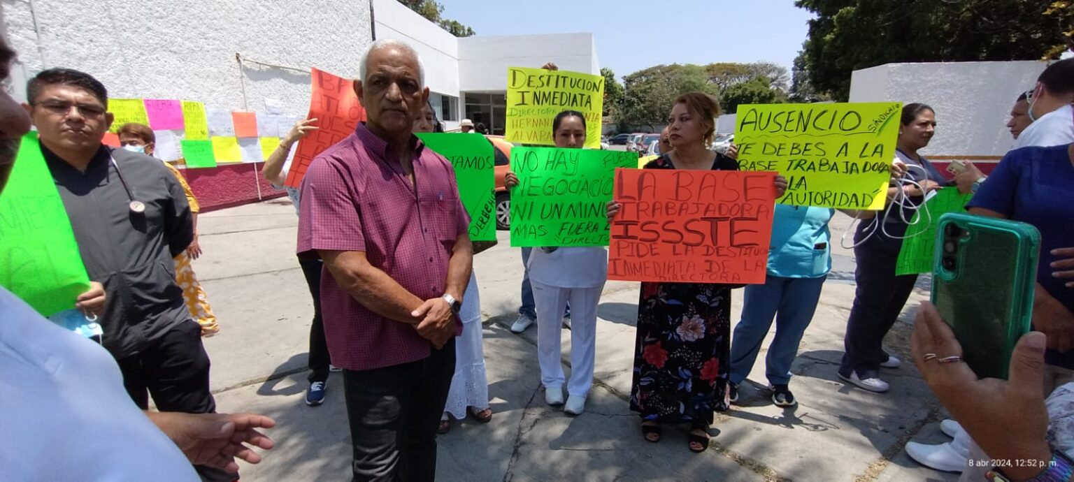Trabajadores piden remoción de directora del hospital del ISSSTE en Cuautla