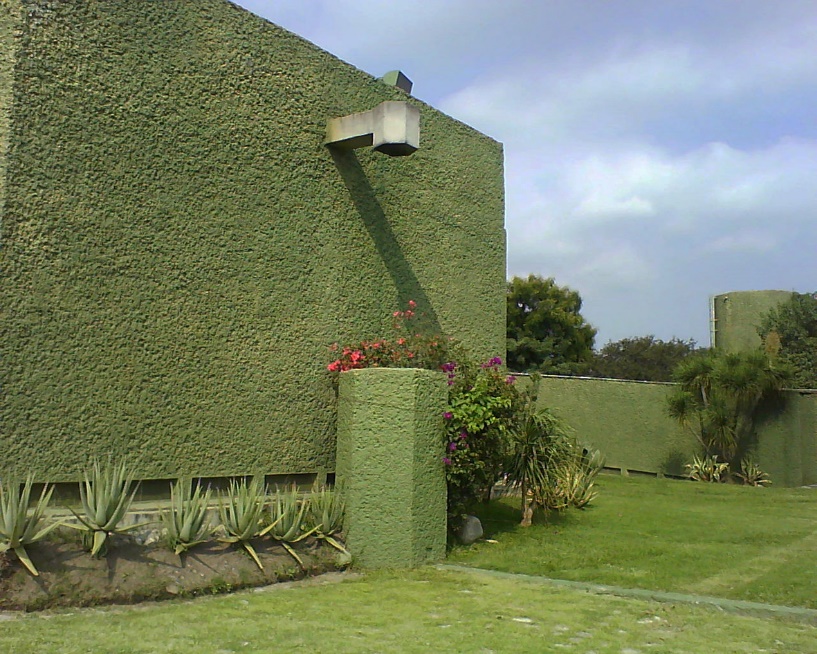 Imagen que contiene pasto, edificio, exterior, verde

Descripción generada automáticamente