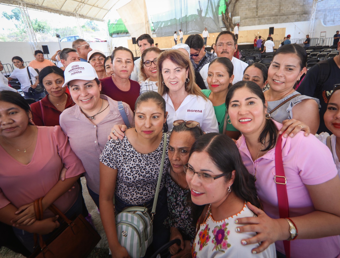 Margarita González Saravia promete proteger los derechos laborales del magisterio